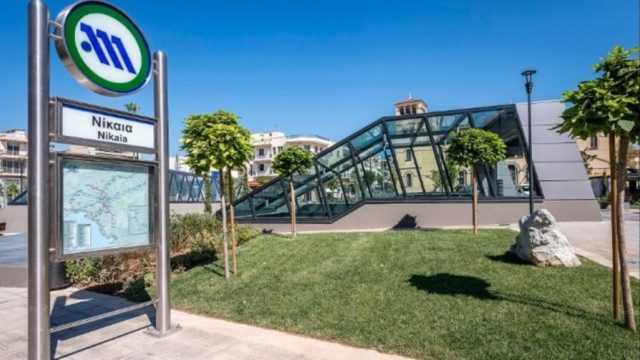 Νίκαια: Ο «Επιτάφιος» του χαράκτη Τάσσου κοσμεί το μετρό