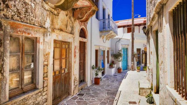Νάξος: Γνωρίστε το ιστορικό Χαλκί, το γραφικό χωριό του νησιού