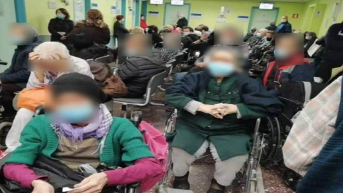 Συνωστισμός στο Θεαγένειο νοσοκομείο Θεσσαλονίκης: «Αν βλέπατε τα μάτια τους θα ανατριχιάζατε»