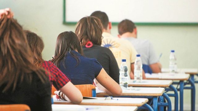 Πλησιάζουν οι Πανελλαδικές: Ελάχιστη βάση εισαγωγής και διπλά μηχανογραφικά