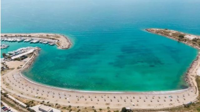 Γλυφάδα: Δείτε εικόνες από την νέα όψη της παραλίας