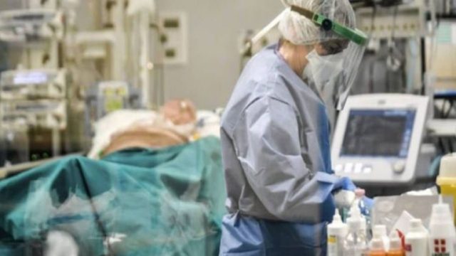 Κορωνοϊός: Συναγερμός από τον καθηγητή Παυλάκη – «Περιμένουμε 100 θανάτους καθημερινά – Θα ζήσουμε εβδομάδα παθών μέχρι το Πάσχα»