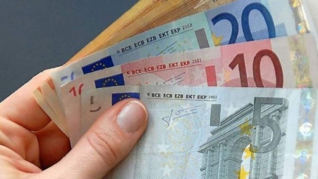 Μπαράζ πληρωμών από e-ΕΦΚΑ και ΟΑΕΔ μέχρι τις 9 Απριλίου