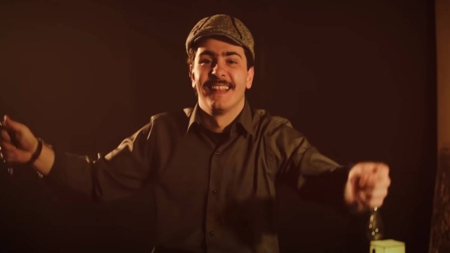Κουτσαβάκης: Έκανε τραγούδι το «Ρε ματζόρε»! (video)