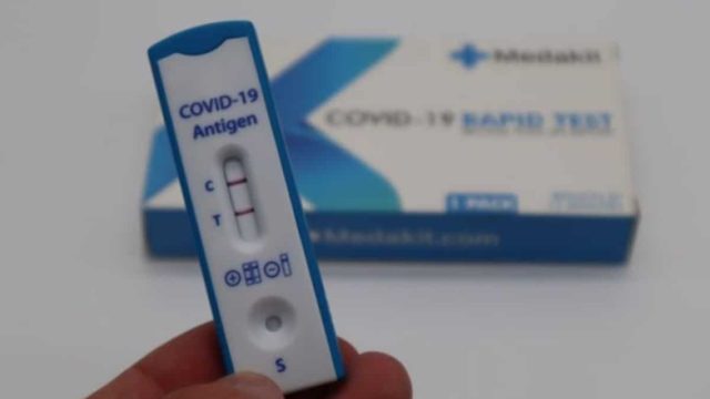 Κορωνοϊός: Με υποχρεωτικά self tests λιανεμπόριο, σούπερ μάρκετ, εστίαση, μεταφορές και κομμωτήρια