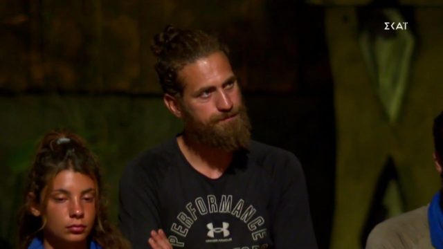 Survivor 4: Υποψήφιος ο Κώστας – Η μπλε ομάδα έδειξε… Τζέιμς και Μπάρτζη ως επόμενους στόχους