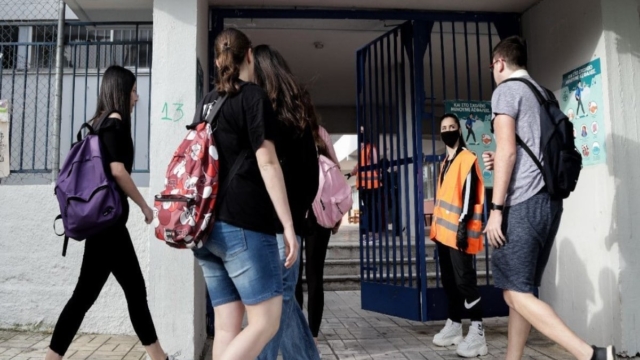 «Κλείδωσε» το άνοιγμα των σχολείων: Ανοίγουν τα Λύκεια την Δευτέρα 12 Απριλίου (Video)