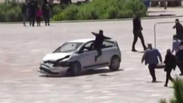 Θρίλερ στα Τίρανα: Οδηγός σκόρπισε τον τρόμο σε πλατεία! Άρχισε να πέφτει με μεγάλη ταχύτητα… παντού (video)