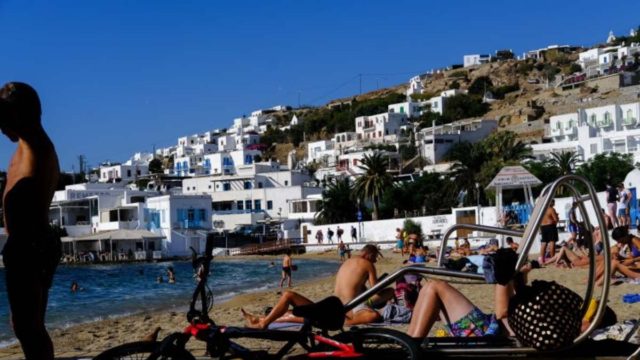 Τουρισμός: Ταξιδιώτες από ΕΕ και 5 ακόμη χώρες θα έρχονται στην Ελλάδα από Δευτέρα