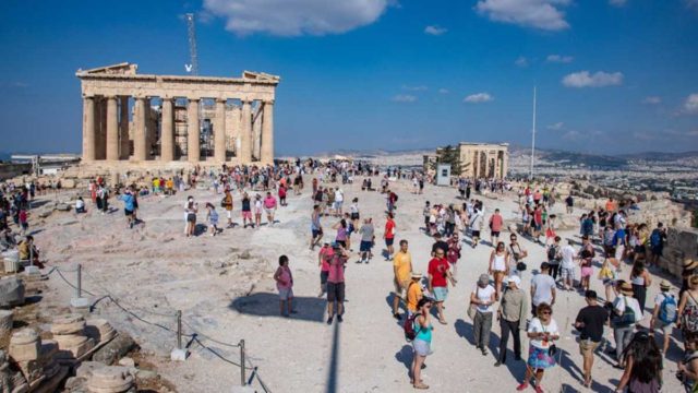 Κρας τεστ από σήμερα για τον τουρισμό – Πώς θα έρχονται στη χώρα μας οι τουρίστες