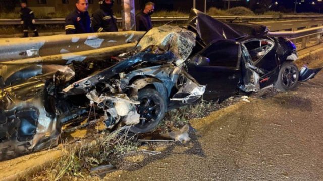 Ασύλληπτο τροχαίο στη Λεωφόρο Κύμης: Έτρεχε με 300 χιλιόμετρα, διαλύθηκε το ΙΧ! (video)
