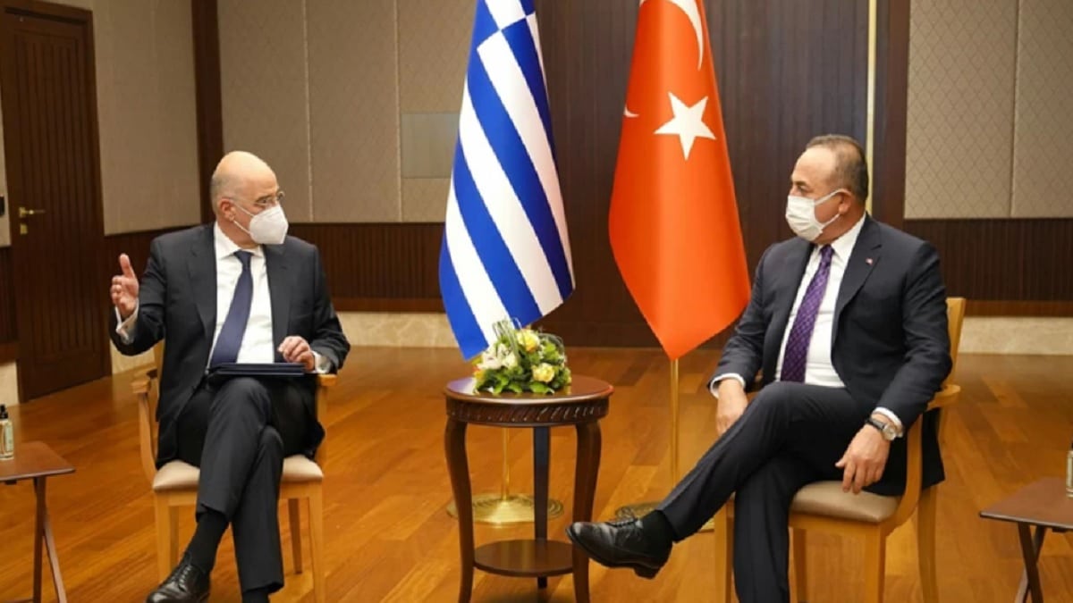 Ελληνοτουρκικά: Σύγκρουση Δένδια-Τσαβούσογλου μπροστά στις κάμερες – Αρπάχτηκαν στις κοινές δηλώσεις