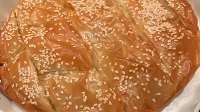 Τυρόπιτα με ελιές και πιπεριές Φλωρίνης!
