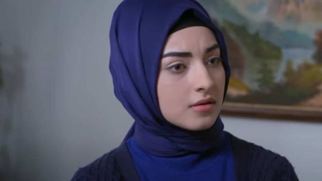 Elif (16/04): Η Ζουλιντέ ξαφνιάζεται όταν βλέπει στο μεσιτικό τον Σαφάκ