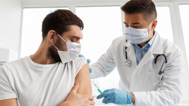 Κορωνοϊός: Πόσο διαρκεί η ανοσία μετά τον εμβολιασμό;