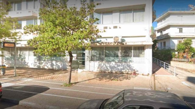 Απίθανο σκηνικό στη Λαμία: Γιατρός σε εμβολιαστικό κέντρο έλεγε στους πολίτες να μην κάνουν το εμβόλιο!