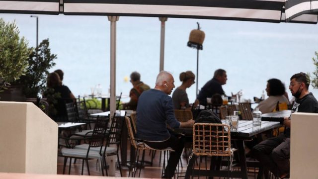 Εστίαση: Νέο ωράριο στην εστίαση από την Παρασκευή 14 Μαΐου