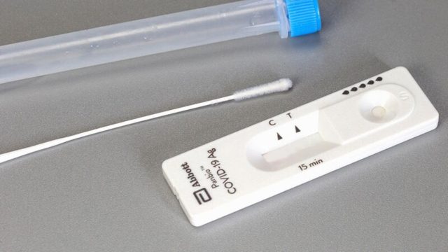 Self tests: Δευτέρα με Τετάρτη μόνο σε εκπαιδευτικούς και μαθητές