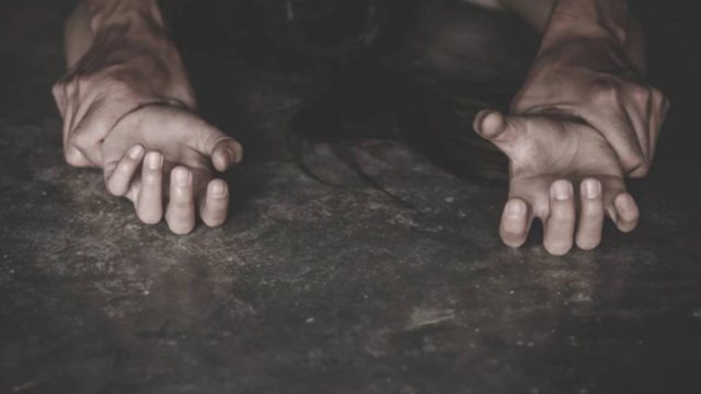 Φρίκη: Γυναίκα βιντεοσκοπούσε τον σύντροφό της ενώ βίαζε άλλον άνδρα!