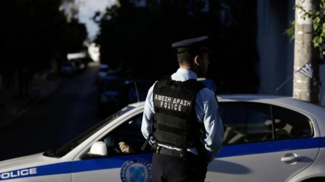 Τρεις διακινητές συνελήφθησαν στην πλατεία Νέας Σμύρνης με 40 κιλά κάνναβη