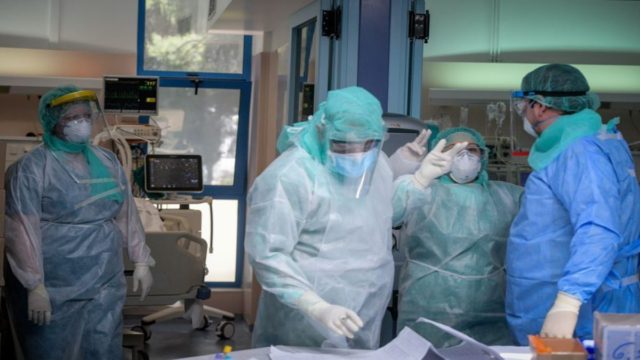 Κορωνοϊός: 2.461 νέα κρούσματα, 68 νεκροί & 737 διασωληνωμένοι