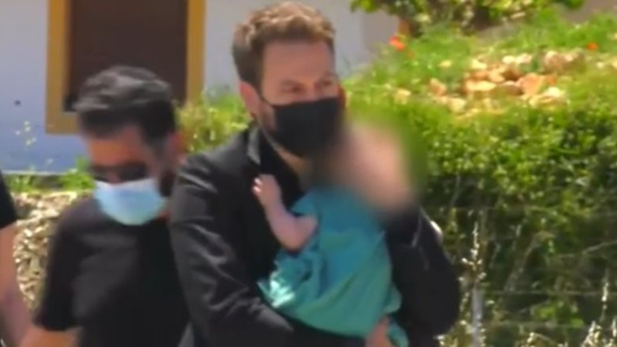 Έγκλημα στα Γλυκά Νερά: Συγκλόνισε ο τραγικός σύζυγος στην κηδεία της 20χρονης – «Τυχερός που με αγάπησες…»
