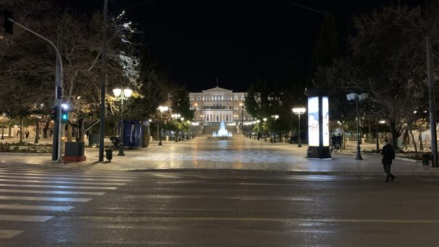 Άρση lockdown: Ανατροπή με την απαγόρευση κυκλοφορίας