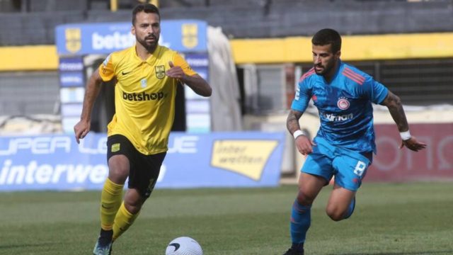 Super League: «Αυτοκτόνησε» ο Άρης και… σκόνταψε με τον Ολυμπιακό για τη δεύτερη θέση