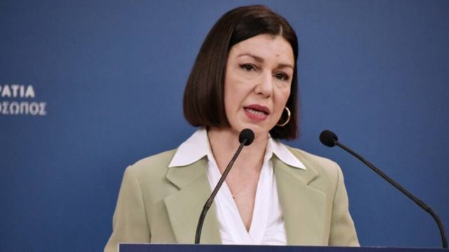 Αριστοτελία Πελώνη: ” Φρένο” στα σενάρια για προνόμια των εμβολιασμένων (Video)