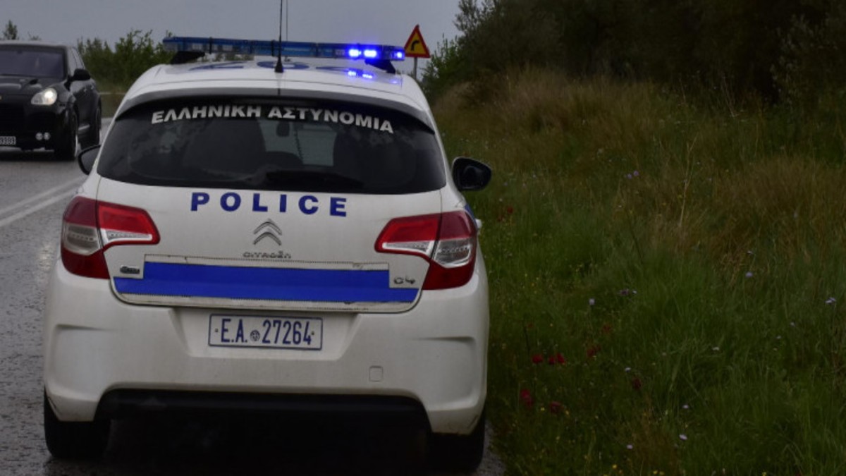 Θρίλερ στη Κόρινθο: 45χρονη μητέρα δυο παιδιών βρέθηκε νεκρή στην άκρη του δρόμου
