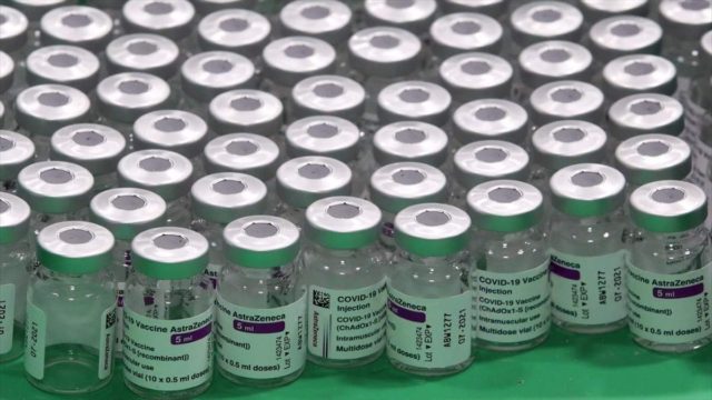 Τέλος η AstraZeneca από την Ευρώπη – Τι θα γίνει με όσους πρέπει να κάνουν τη δεύτερη δόση