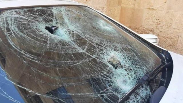 Ρόδος: Αστυνομικός έσπασε με βαριοπούλα το αυτοκίνητο του διευθυντή του – Η αστυνομική επίθεση που σόκαρε την Ελλάδα