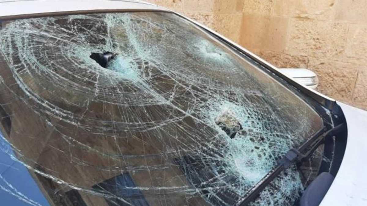 Ρόδος: Αστυνομικός έσπασε με βαριοπούλα το αυτοκίνητο του διευθυντή του – Η αστυνομική επίθεση που σόκαρε την Ελλάδα