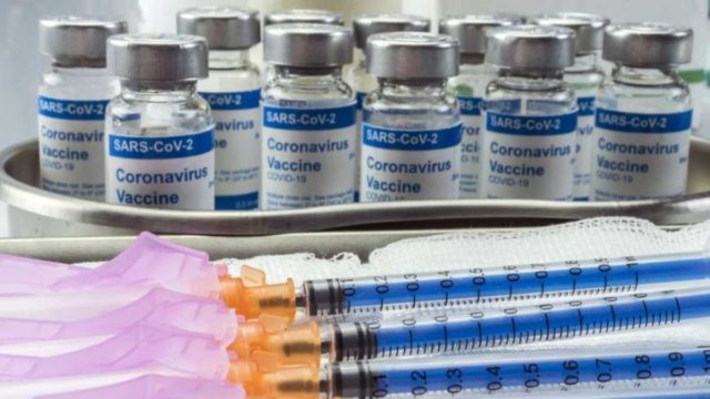 Αυτός είναι ο λόγος των θρομβώσεων με AstraZeneca και Johnson & Johnson – Τι ισχύει στην Ελλάδα