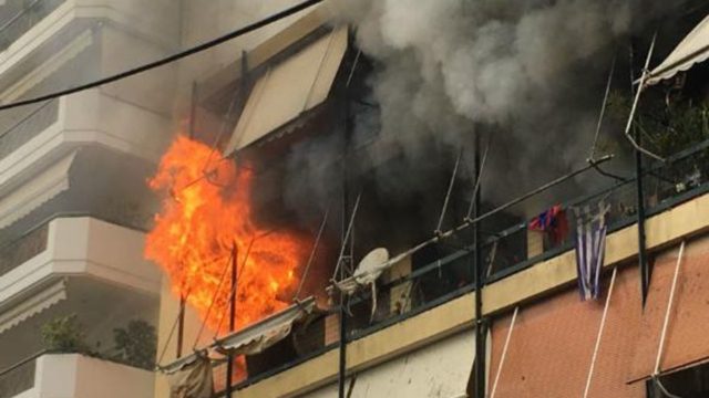 Φωτιά σε διαμέρισμα στην πλατεία Κολιάτσου