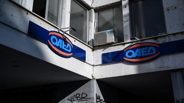 ΟΑΕΔ: Νέα προγράμματα επαγγελματικής κατάρτισης και 300.000 επιταγές για κοινωνικό τουρισμό