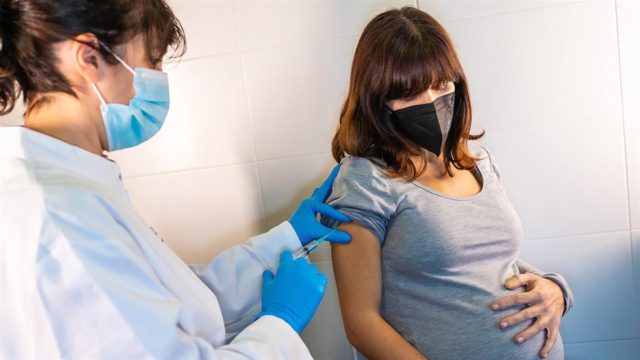 Το εμβόλιο δεν επηρεάζει τη γονιμότητα