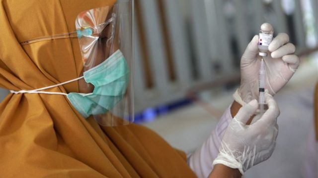 Εμβόλια και θρομβώσεις: Ποιες είναι οι ηλικίες που κινδυνεύουν;