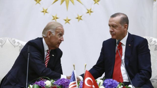 Το… χοντραίνει με Μπάιντεν ο Ερντογάν: «Έβαψες τα χέρια σου με αίμα»