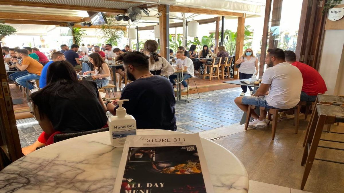 Άνοιγμα εστίασης: Γέμισαν οι καφετέριες στην παραλία του Ρεθύμνου