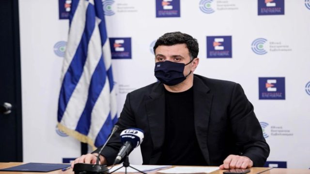 Κικίλιας: Προβληματισμός για τη μείωση του μέσου όρου ηλικίας των κρουσμάτων κορωνοϊού