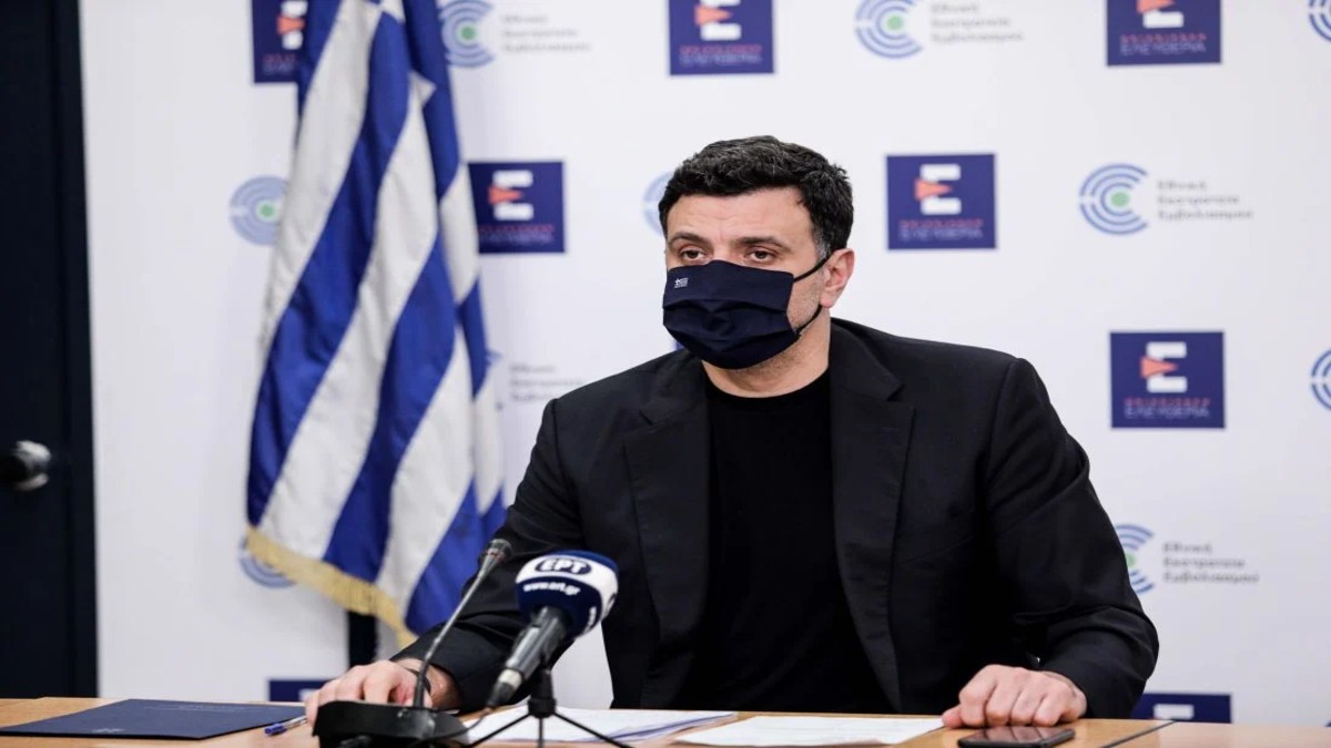 Κικίλιας: Προβληματισμός για τη μείωση του μέσου όρου ηλικίας των κρουσμάτων κορωνοϊού