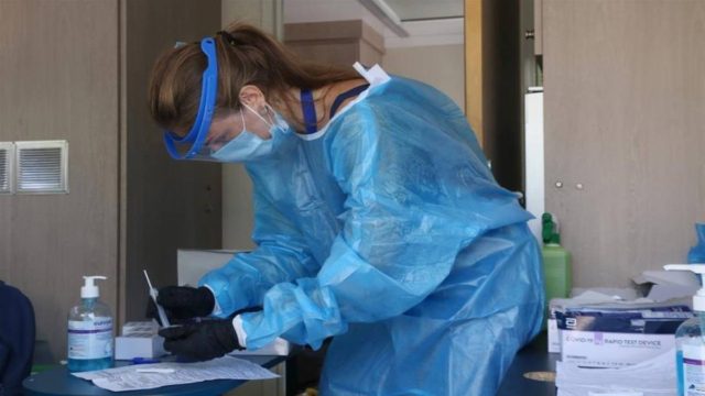 “Σταθερά κάτω από 2.000 κρούσματα την μέρα μέχρι τις 10 Ιουνίου”