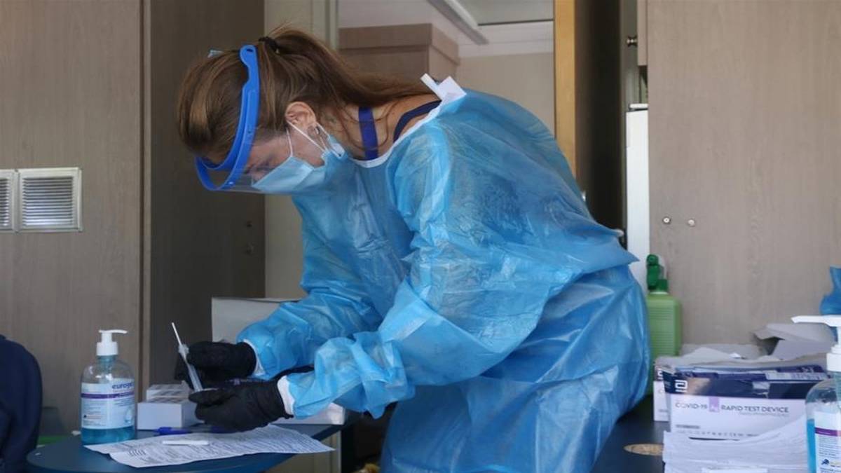 “Σταθερά κάτω από 2.000 κρούσματα την μέρα μέχρι τις 10 Ιουνίου”