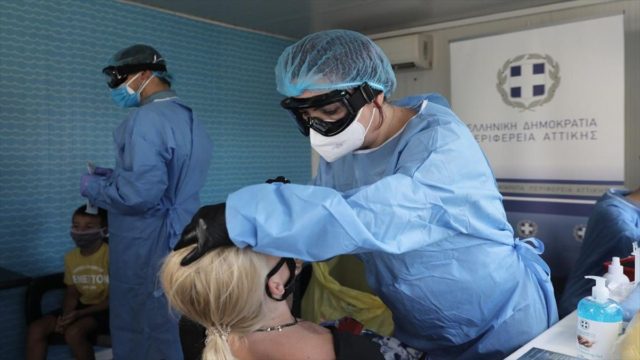 Επιτέλους! Κάτω από 900 τα νέα κρούσματα σήμερα όμως οι επιστήμονες μιλάνε για 4ο κύμα πανδημίας το Σεπτέμβριο