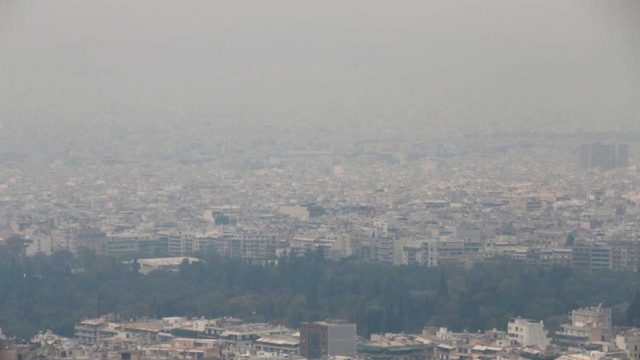 Φωτιά στον Σχίνο Κορινθίας: Ο καπνός έφτασε στην Αθήνα – Οδηγίες προστασίας
