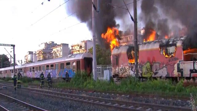 Φωτιά σε εγκαταλελειμμένα βαγόνια του ΟΣΕ στη Θεσσαλονίκη – Οι περιοχές που χαρακτηρίζονται κόκκινες στην Αττική! (Video)
