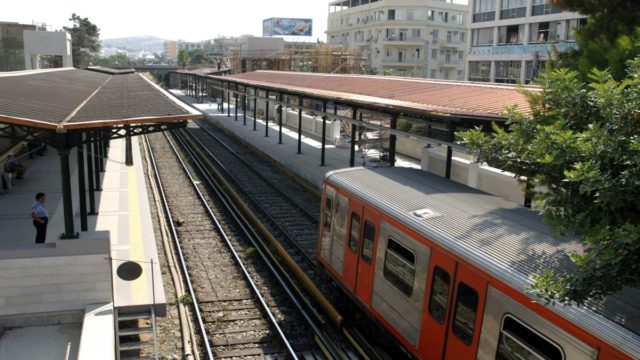 Πτώση ατόμου στις γραμμές του ηλεκτρικού στην Καλλιθέα – Πρόβλημα στα δρομολόγια