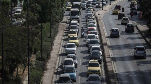 Κίνηση: Καθυστερήσεις σε Εθνική και Αττική Οδό – Προβλήματα στη Μεσογείων & χαμός στην Ποσειδώνος λόγω έργων