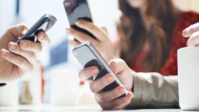 Κινητά: Αλλάζουν οι χρεώσεις – Πόσα θα πληρώνουμε & οι ανατροπές που φέρνει ο νέος κανονισμός